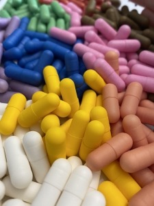 TiO2 free coated HPMC capsules